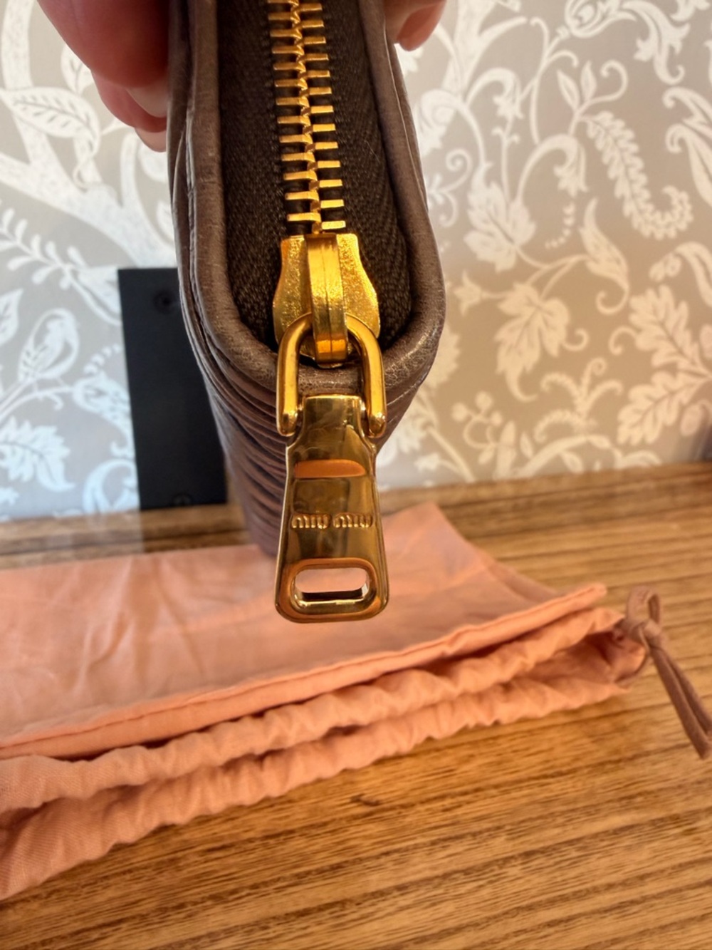 Miu Miu Matelassé Gathered Gray Leather Zip Long Wallet w/ Dustbag NWOT - Picture 4 of 17